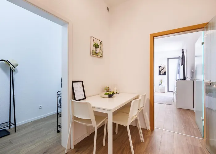 Vaz Vogelheim Monteur-base 3 Zim Mit Highspeed-wlan * 에센